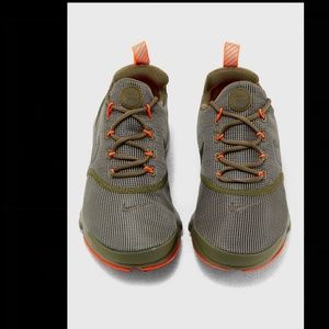 - Presto Fly Youth Nike Size 6 excellent Condition